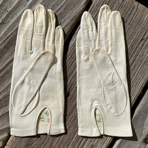 Antique leather gloves, girls’ size M/L or adult XXS - Picture 2 of 3